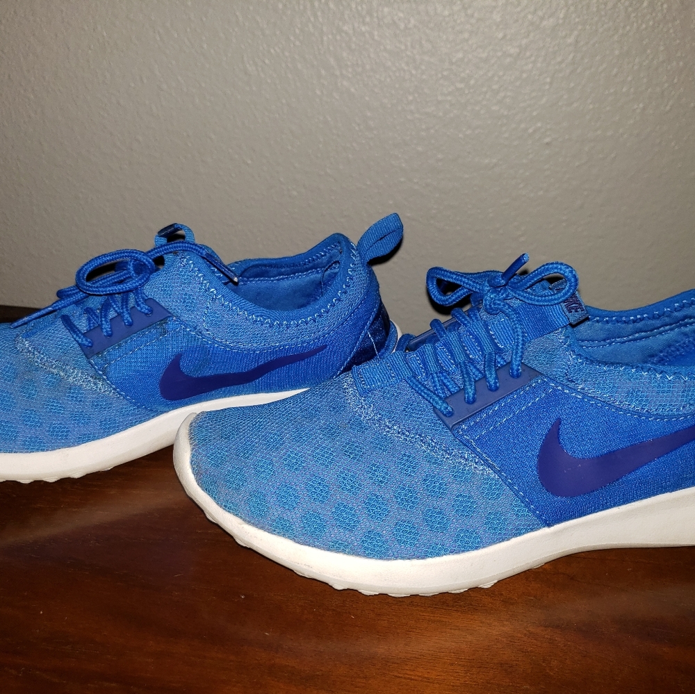 Nike Women's Zenji Soar Running Shoes